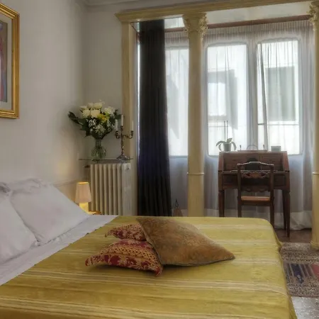 The Palace 5613 * البندقية