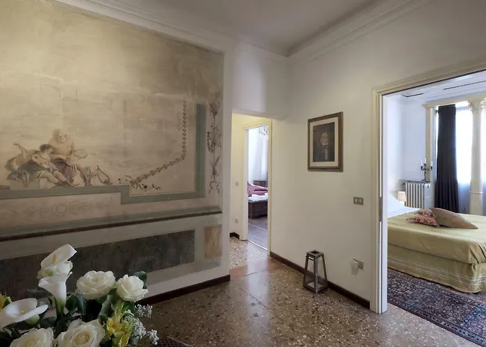 بيت ضيافة The Palace 5613 *