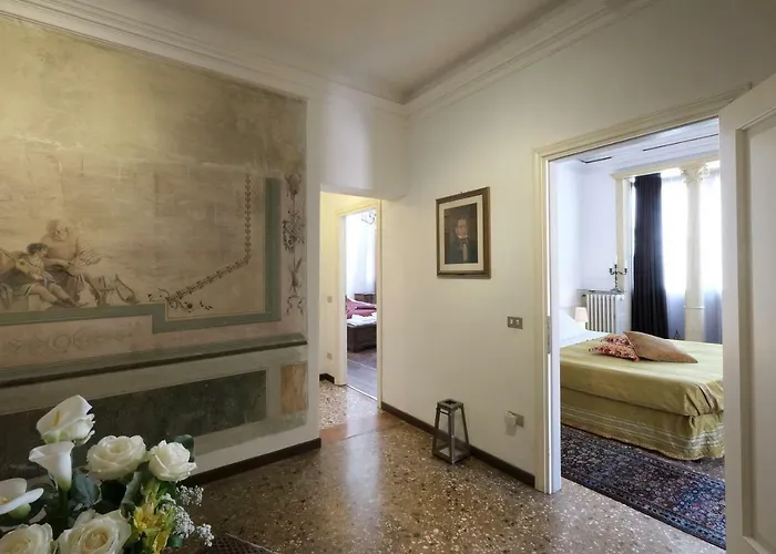 The Palace 5613 بيت ضيافة *