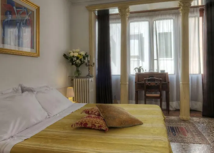 The Palace 5613 * البندقية