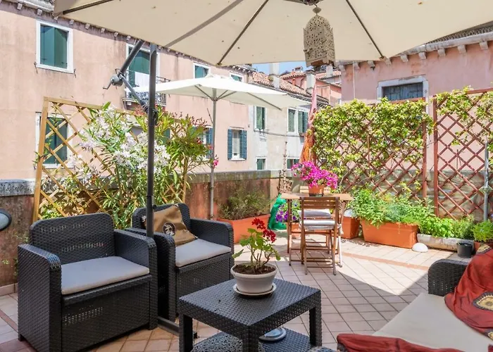 The Palace 5613 بيت ضيافة البندقية