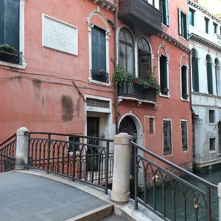 The Palace 5613 Affittacamere