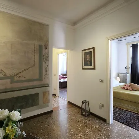 The Palace 5613 Гостевой дом *